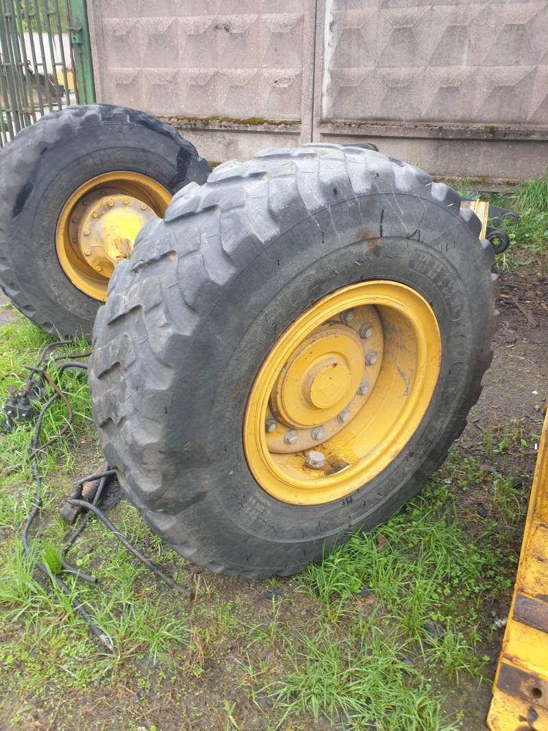    Liebherr, Hyundai,  JCB, Case