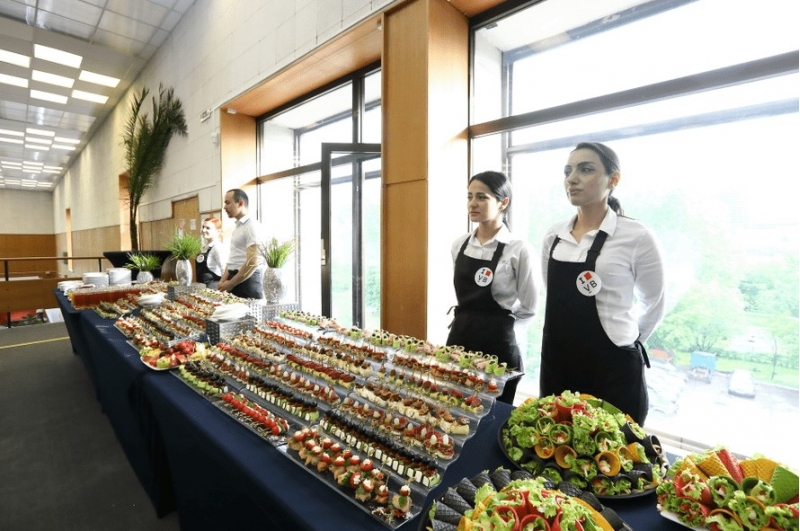 Кейтеринг в Москве  заказать по низкой цене с доставкой